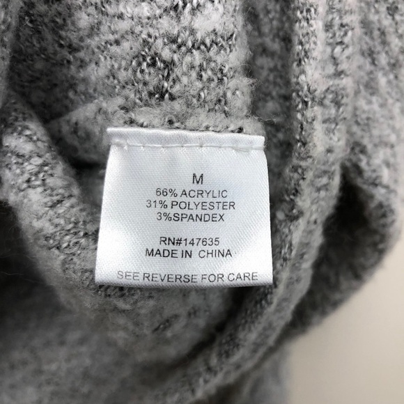 ROMEO + JULIET grey crop ruffle sleeve‎ sweater - Picture 6 of 7